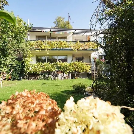 Ferienwohnung Im Haus Lotus Mit Grossem Balkon Und Garten Bad Urach Exterior photo